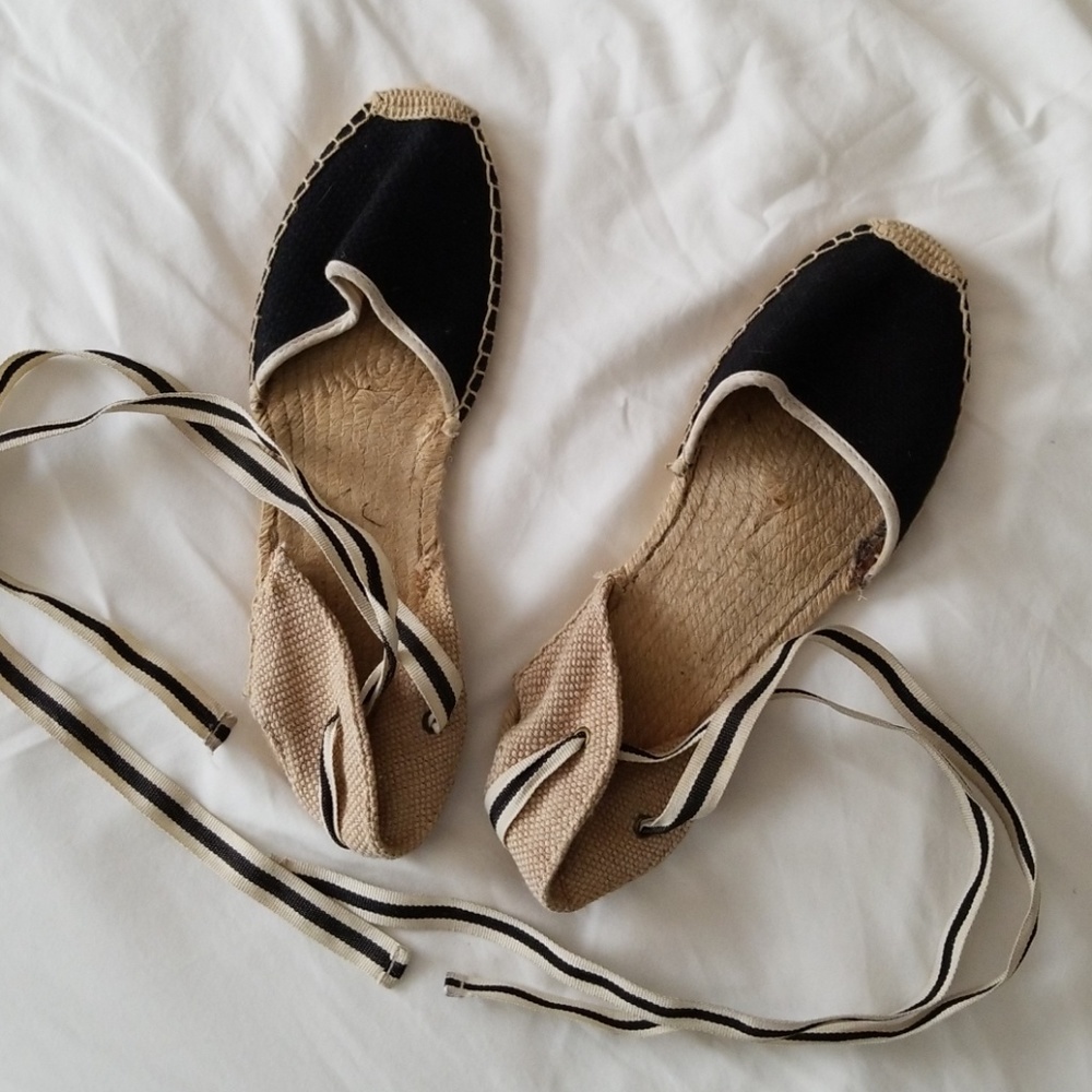 Black and white chic espadrilles flats